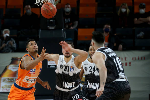 卡鲁索并非 卡鲁索并非